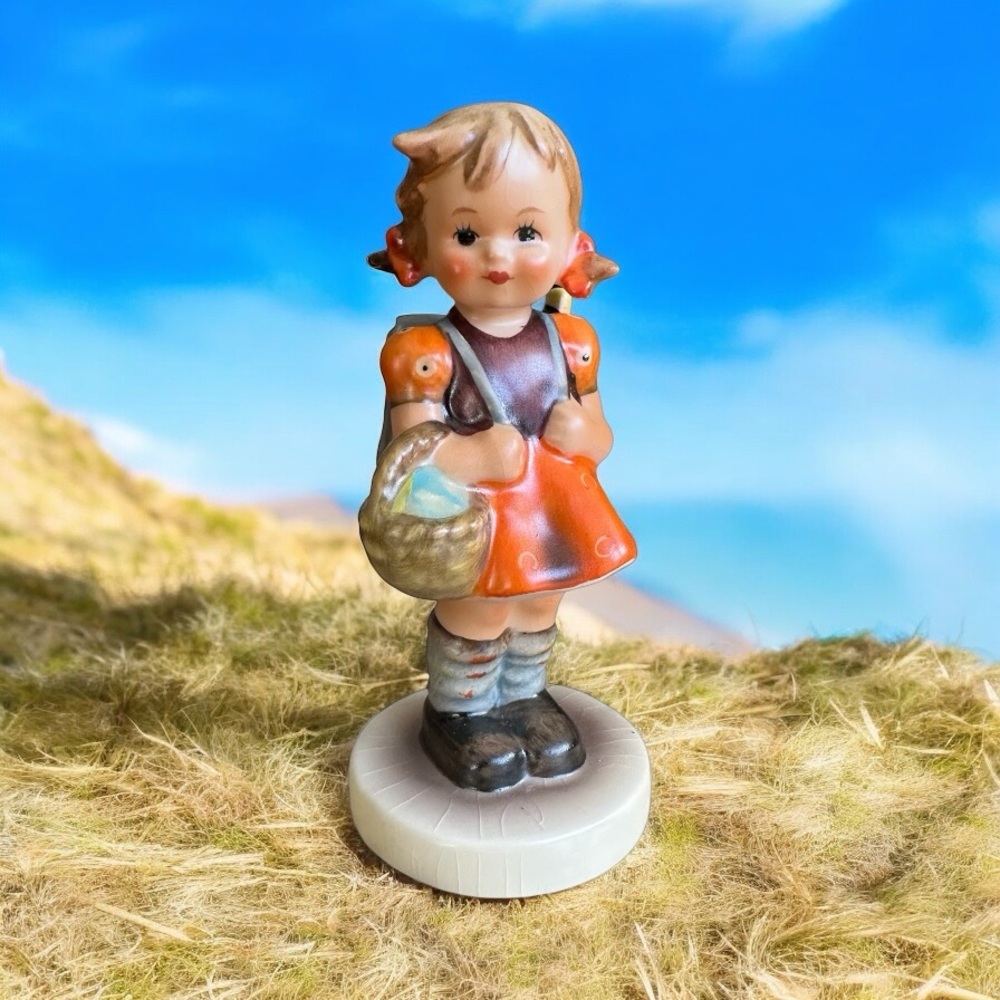 School girl original Hummel Goebel Germany 1960 ceramic figurine collectors #81